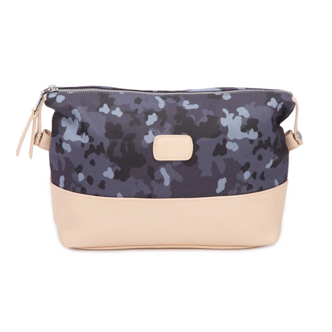 DAKOTA CAMO TOILETRY BAG